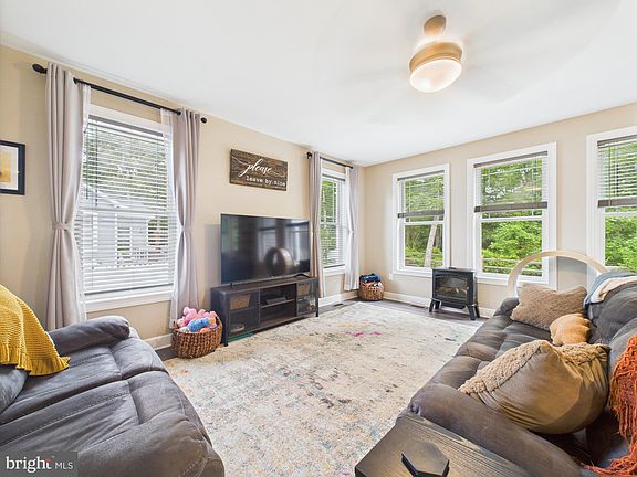 5th image of 19130 Carey Ln