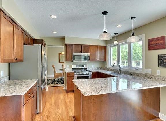 3rd image of 4700 Kingsview Ln N