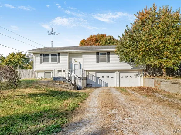 2012 Summit St, Hillsboro, IL 62049