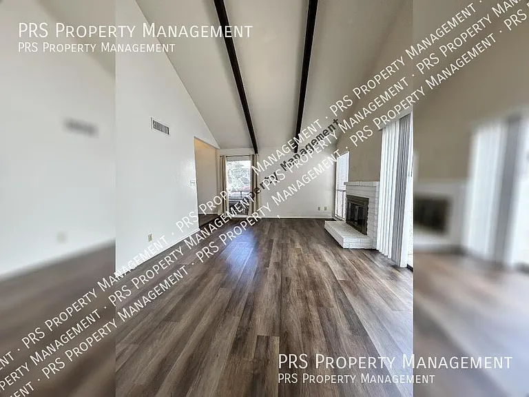 329 E Ambassador Dr — Photo 11