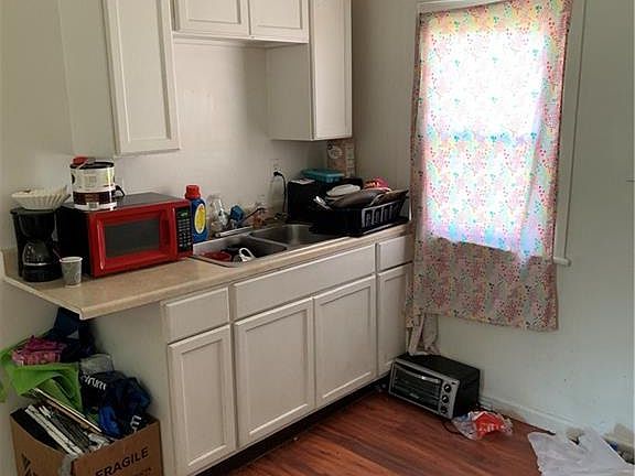 4th image of 2033 W 47th St