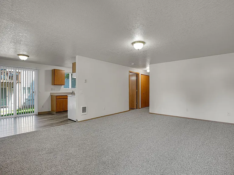 12509 SE Foster Rd — Photo 2