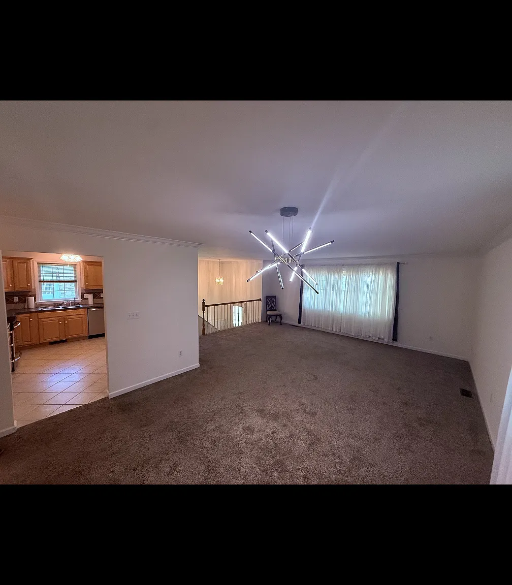 3 bed, 2.5 bath, 2200 sqft, $2,300 — Photo 4