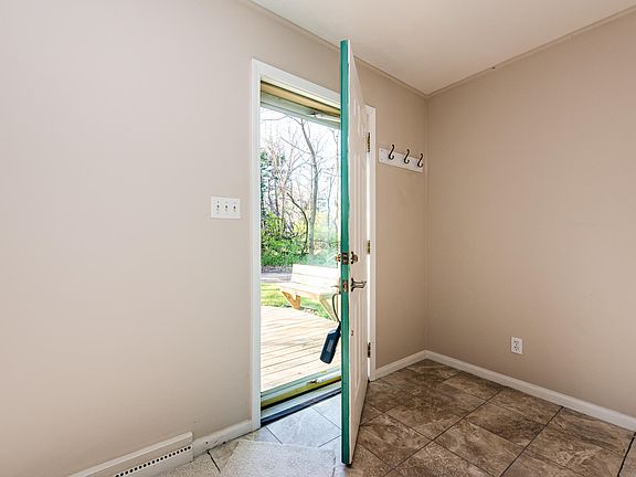 3rd image of 2805 Lakeshore Dr