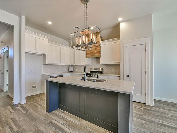 5th image of 212 NW 166th St