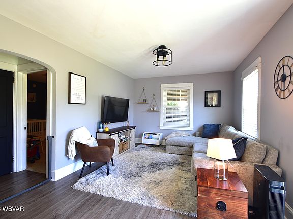3rd image of 651 Woodland Ave