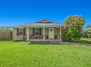 1410 Sycamore St, Hearne, TX 77859