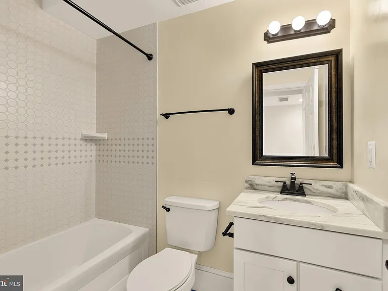 1609 Levis St NE — Photo 12