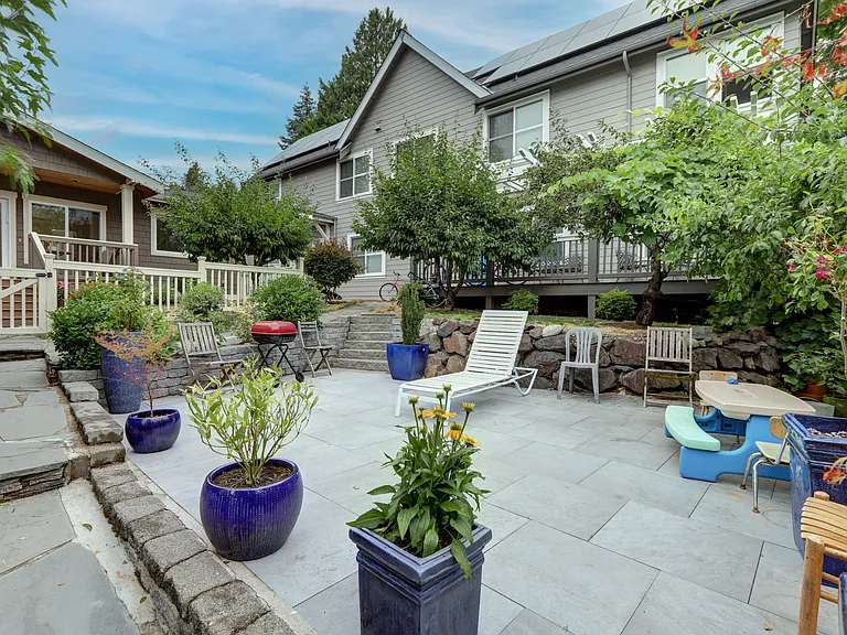 6019 37th Ave NE — Photo 16