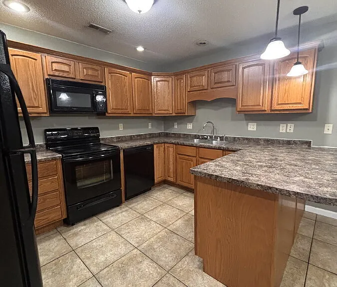 1939 Rock Creek Ln — Photo 4