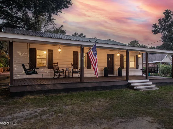 1215 7th St, Long Beach, MS 39560