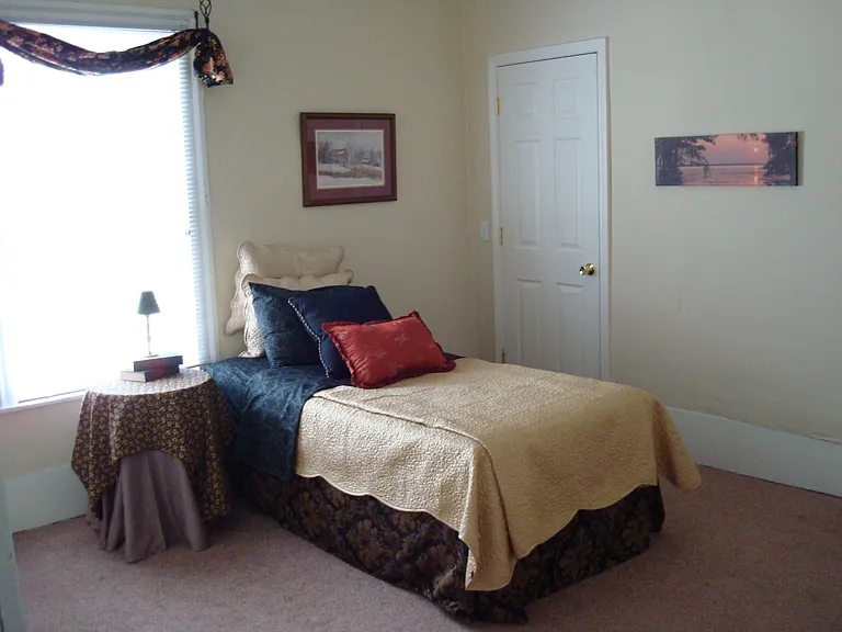 204 S Jordan St — Photo 6