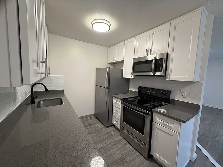 3153 SW Dolph Ct #13 — Photo 3