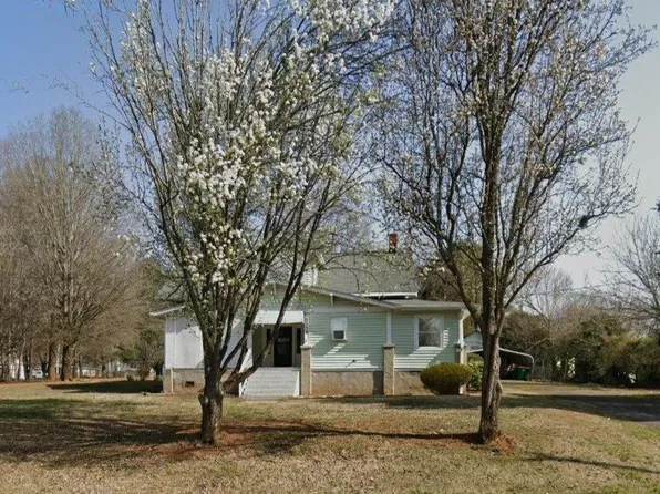 3220 S Stratford Rd, Winston Salem, NC 27103