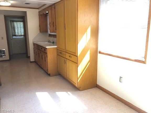 4th image of 214 Lincoln Ave