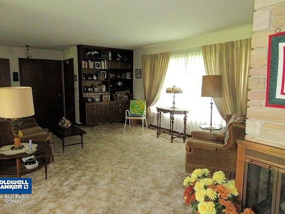 5th image of 120 Riverview Hts