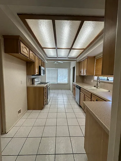 3 bed, 1811 sqft, $2,200 — Photo 4