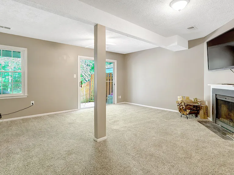 7926 Pebble Brook Ct — Photo 20