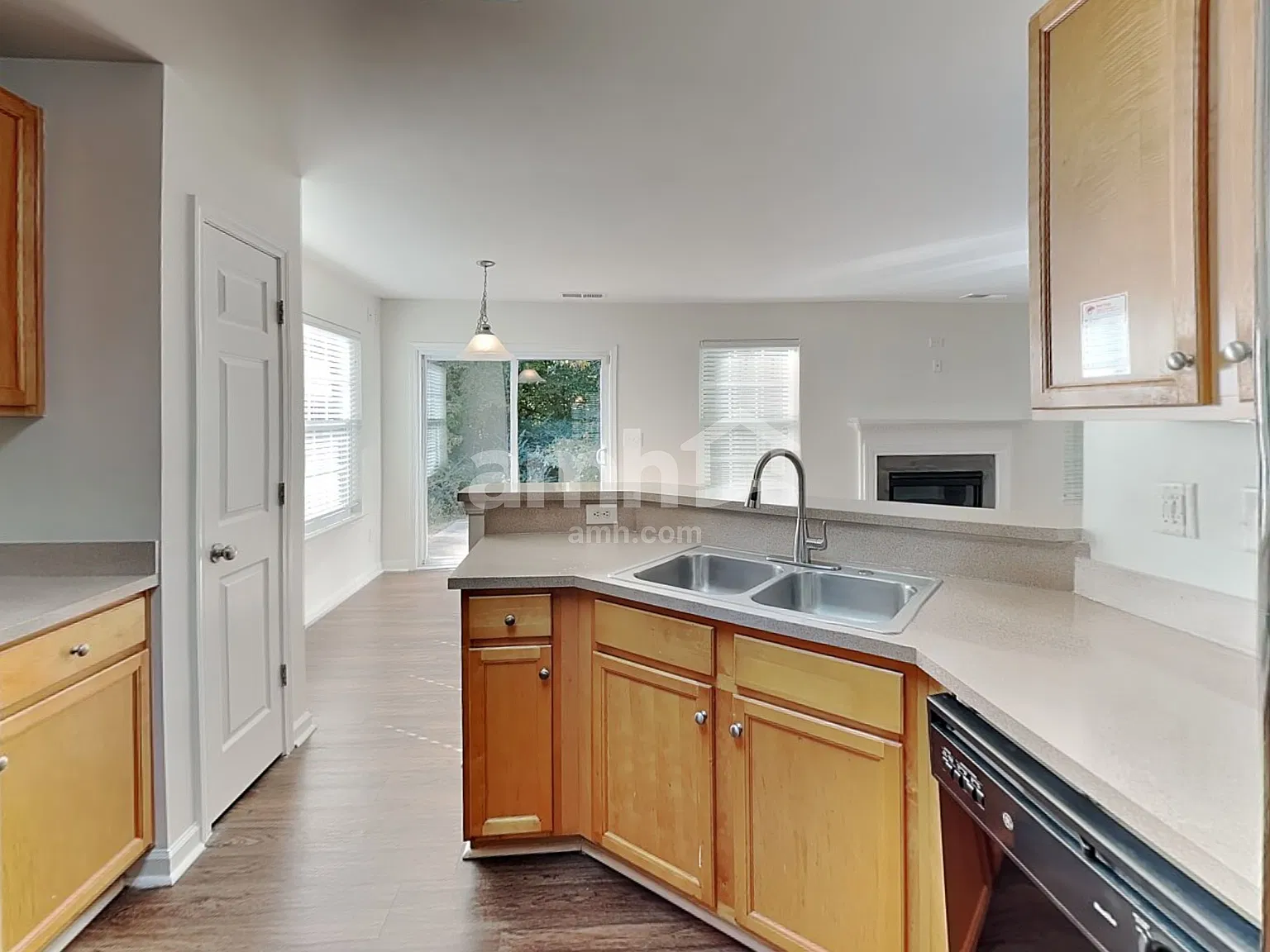 5 bed, 3.0 bath, 2363 sqft, $2,740 — Photo 4