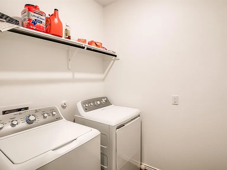 1024 Bluewood Bnd — Photo 27