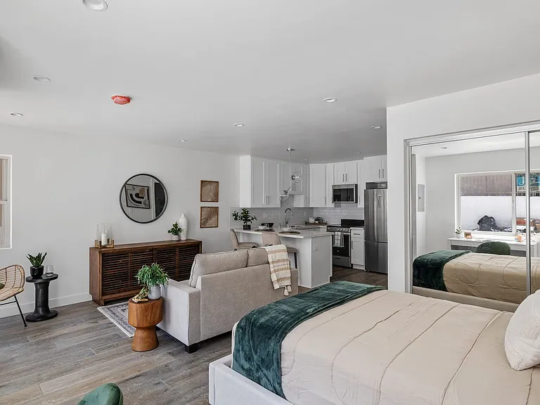 3450 Emerald (312 Calle Miramar LLC) — Photo 3
