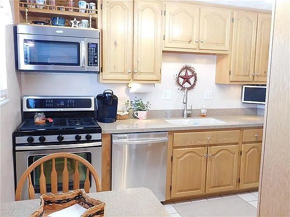 5th image of 148 Courtney Dr