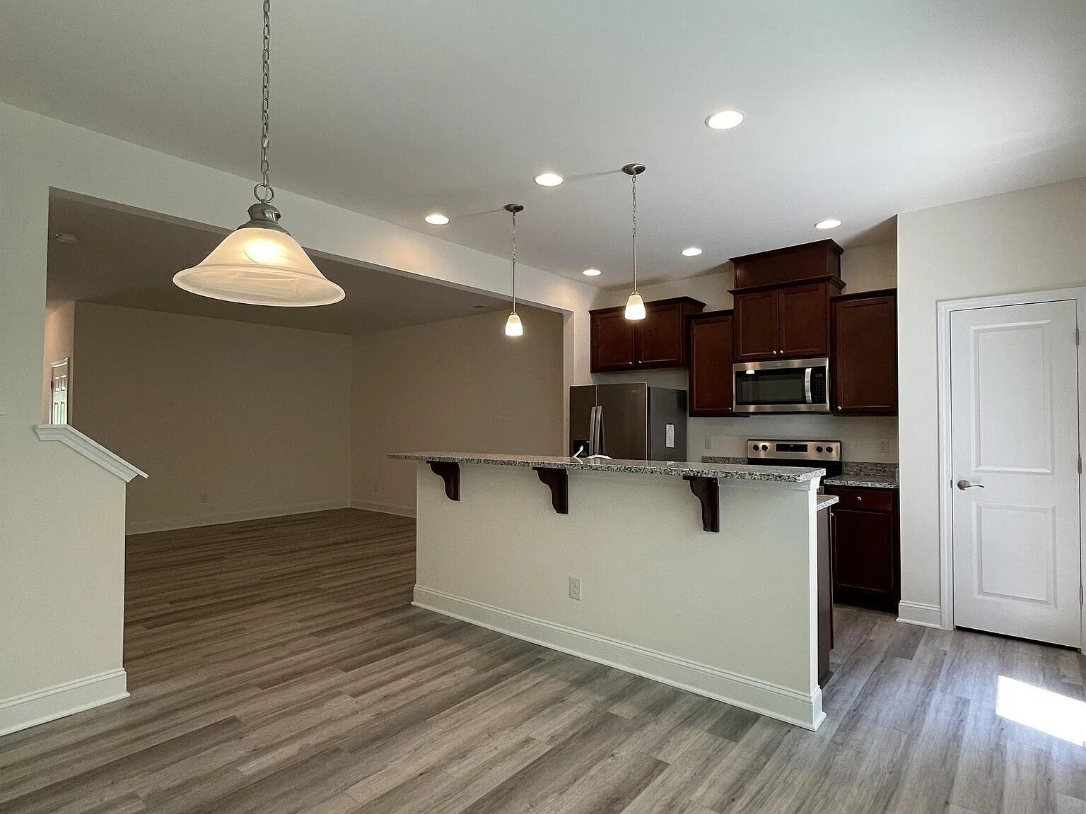 3 bed, 2.5 bath, 1742 sqft, $1,845 — Photo 3