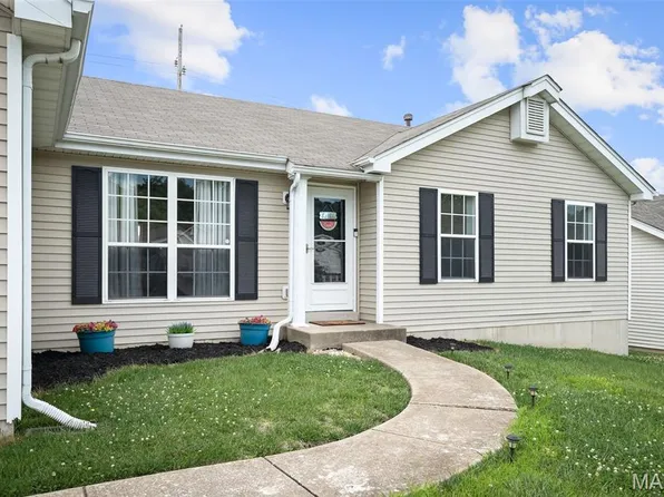 4 Royallbend Ct, O'Fallon, MO 63368