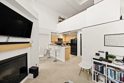 10838 City Pkwy #432 Photo 1