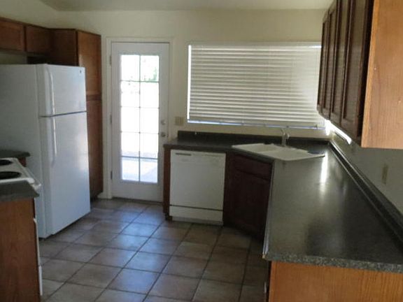2nd image of 1456 W Canyon Shadows Ln