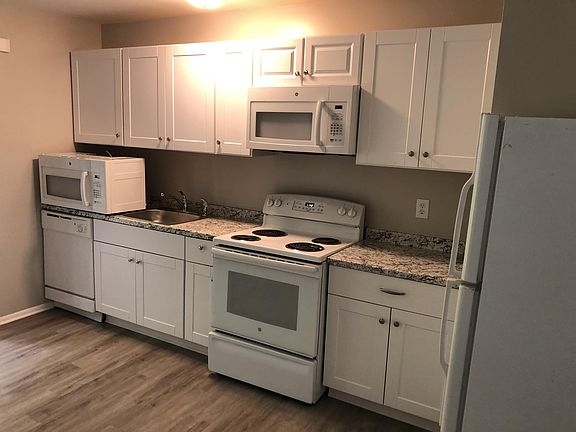 4th image of 524 Blendwood Dr