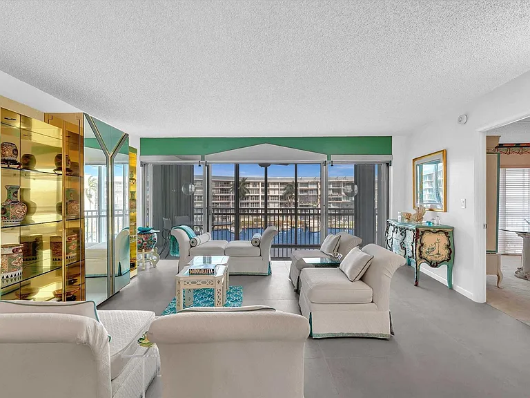 1537 E Hillsboro Blvd #438 — Photo 18