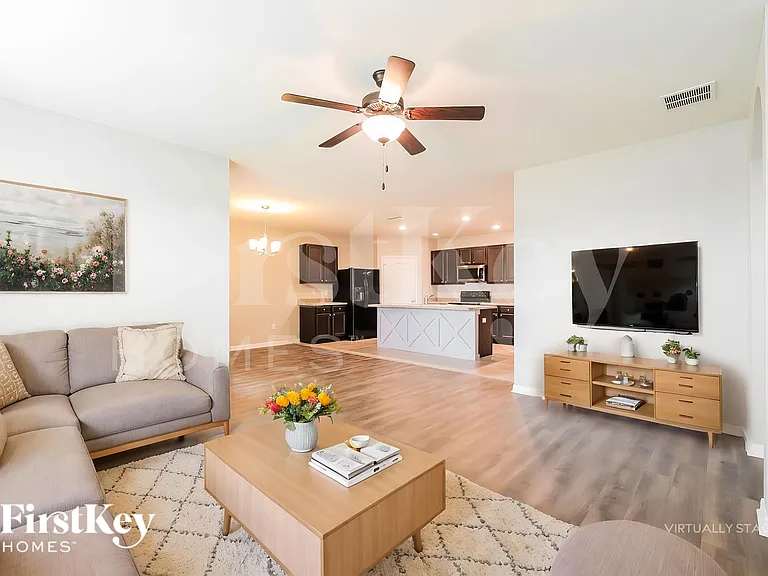 211 Bella Dr — Photo 4