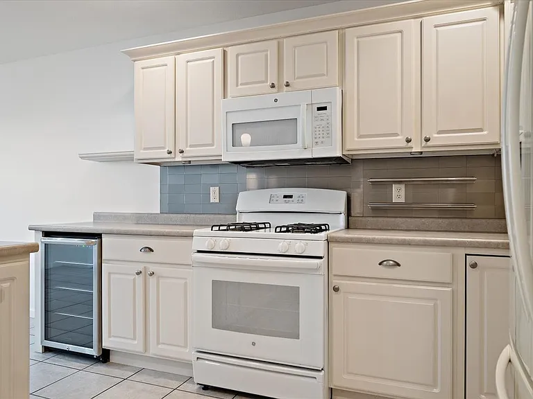 1200 Heron Dr — Photo 13