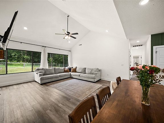 3rd image of 14 Eastleigh Dr