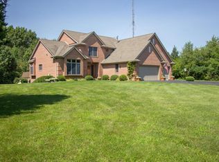 W2162 Country Club Ln, East Troy, WI 53120