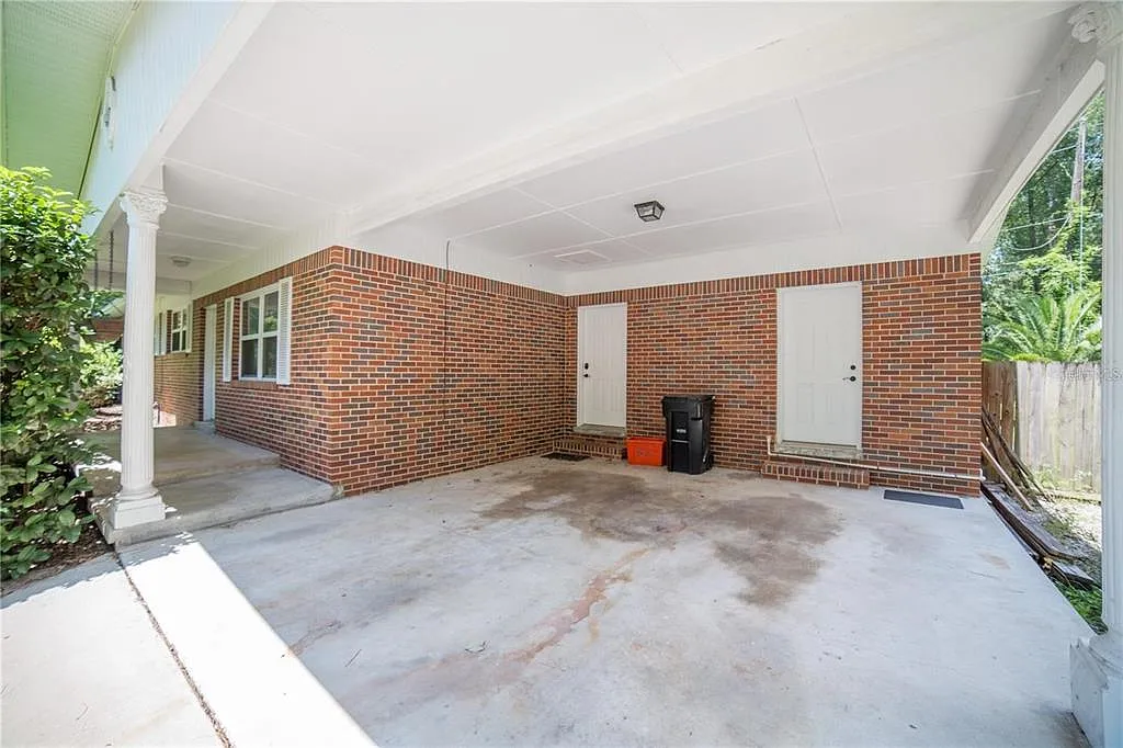 Building Photo - 1009 NW 39th Dr