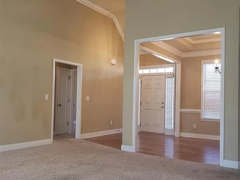 426 Stillwood Dr — Photo 3