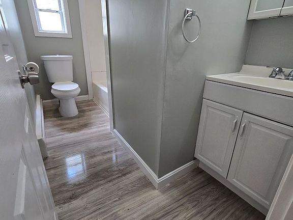 4th image of 86-88 W Lawn Ave #4