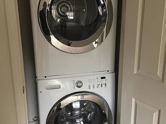 3rd image of 818 W Clay Ave #1