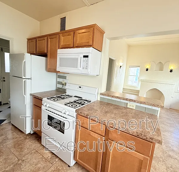 321 S Stone Ave #4 — Photo 1