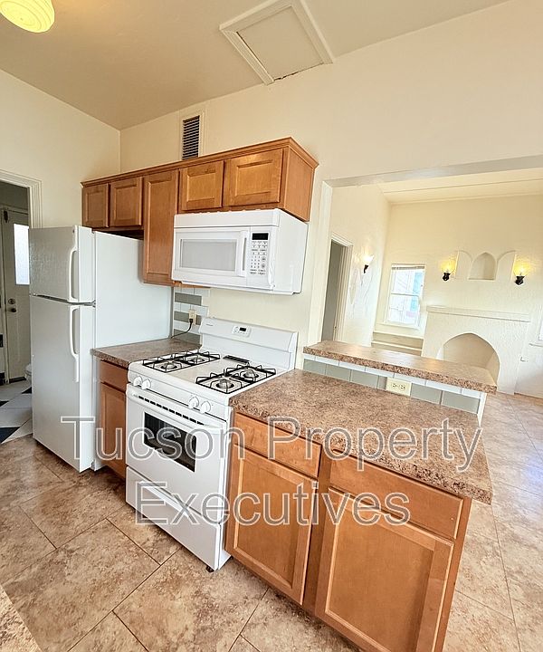 1st image of 321 S Stone Ave #4