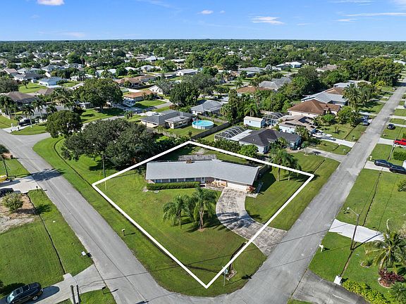 4th image of 1302 SE Coral Reef Street