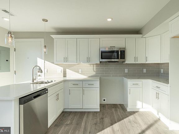 5th image of 2517 N Hope St #2