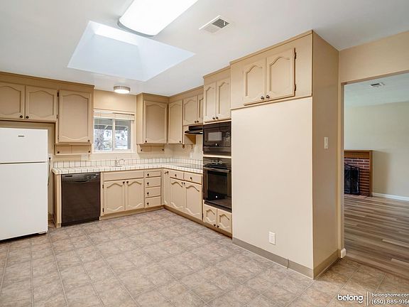4th image of 4986 Sutcliff Ave