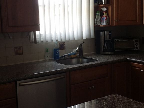 3rd image of 536 McClean Ave