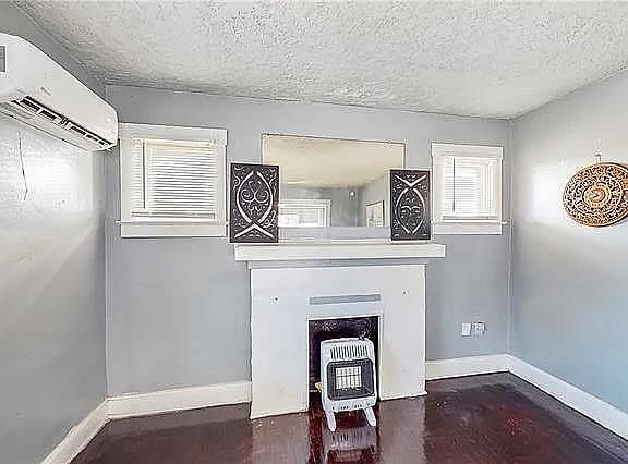 4th image of 4028 E 68th Ter
