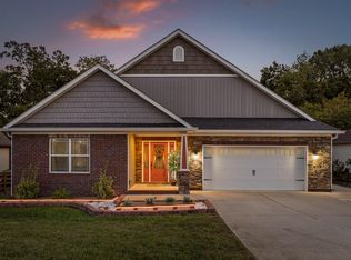 860 Soaring Eagle Cir, Hixson, TN 37343