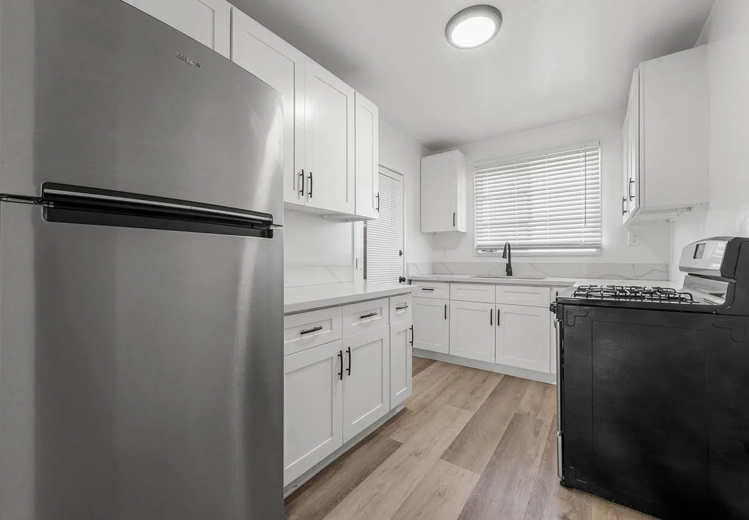 1 bed, 1.0 bath, 700 sqft, $1,592 — Photo 1