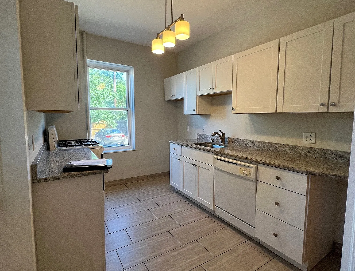5 bed, $6,000 — Photo 3